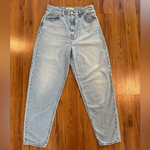 Levi's High Loose Taper Light Wash Jeans Size 28